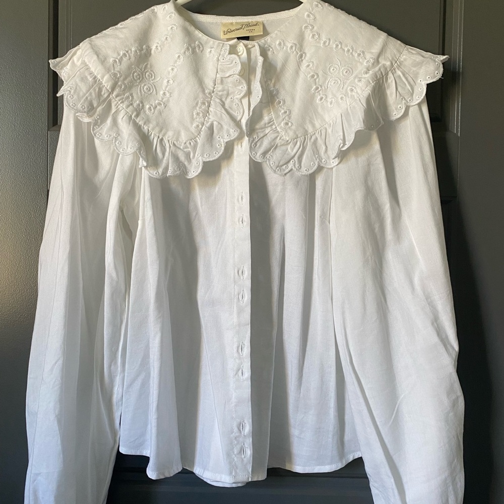 Women’s Balloon Long Sleeve Embroidered Button Down Shirt- Universal Thread